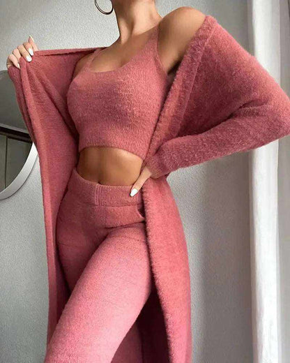 Women’s 3-piece fuzzy fleece loungewear set made of ultra-soft fabric for cozy comfort and stylish warmth